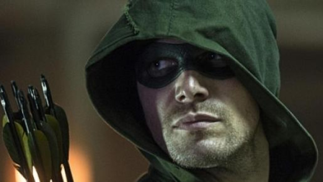 WWE, Stephen Amell Green Arrow vs Stardust a RAW