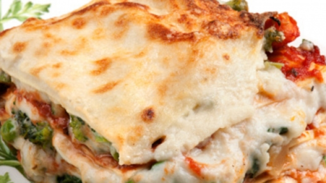 Le lasagne con carne di maiale e zucchine