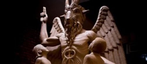 Membros de seita querem por &iacute;dolo nas ruas