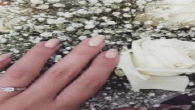 La foto dell'anello di Sharon su Instragram.