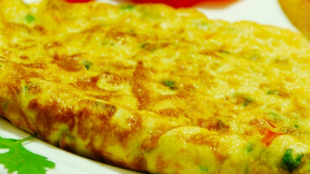 Le omelette con salsa piccante