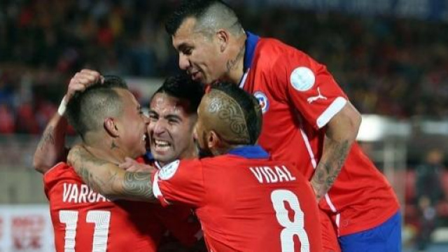 Edu Vargas ed Arturo Vidal, 7 gol per la Roja
