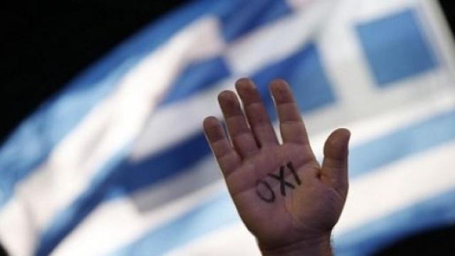 Festa in piazza Syntagma per la vittoria del "no" 