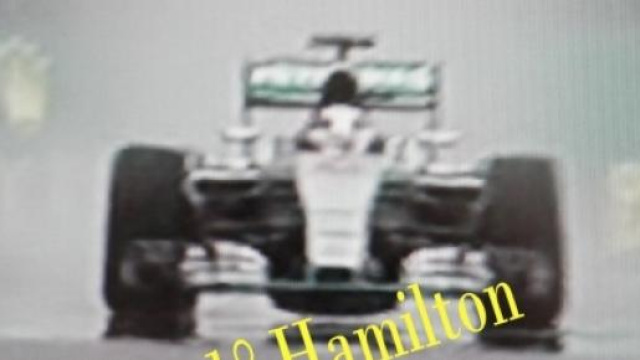 Hamilton al traguardo di Silverstone, &egrave; lui il Re