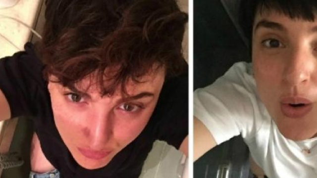 La cantante Arisa, posta un selfie sul water