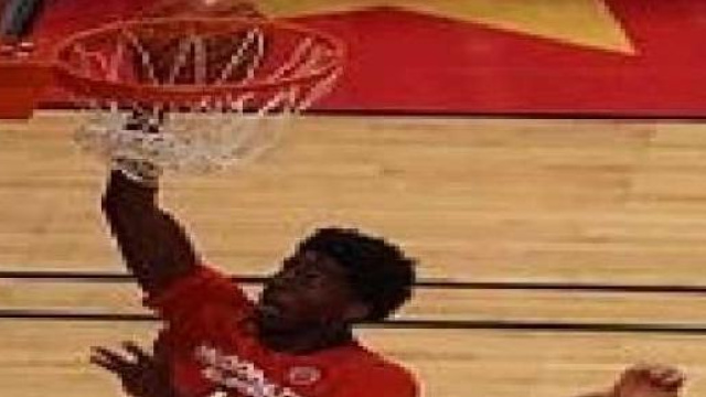 Winslow debutta con 15 punti