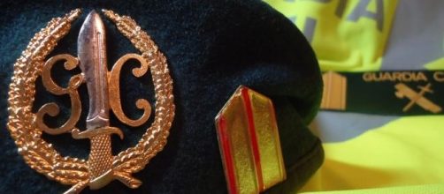 Boina y chaleco de la Guardia Civil