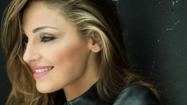 Anna Tatangelo, i suoi addominali fanno discutere