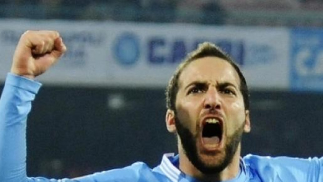 Calciomercato Napoli, offerta choc per Higuain