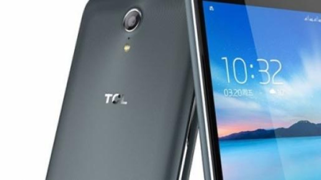TCL 3S M3G lo smartphone con l'eye identification.