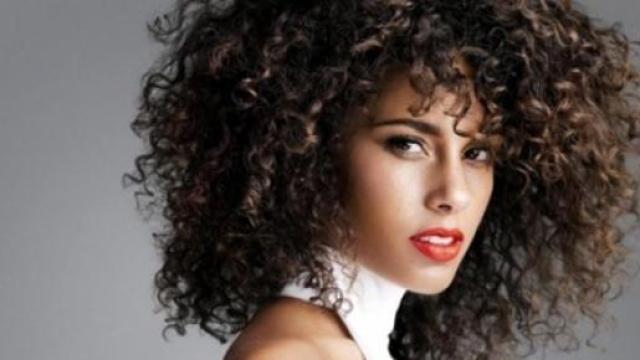 Moda tagli capelli estate 2015: ricci o lisci?