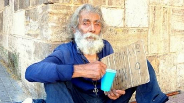 La povert&agrave; &egrave; in aumento in Grecia