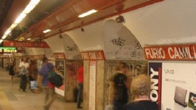 Bambino di 4 anni precipitato nella metro 