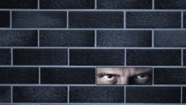 Perseguitata per 9 anni da marito stalker