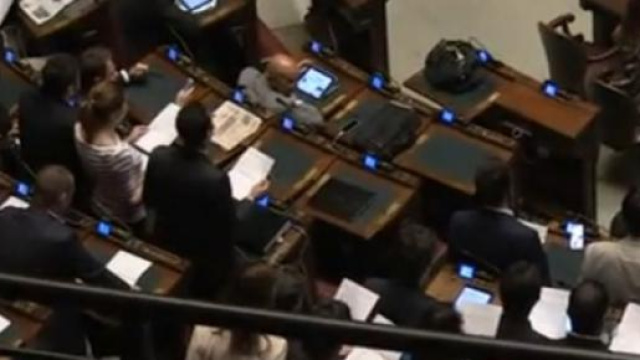 Riforma scuola diventa legge: M5S 'Assassini'