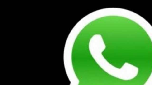 Whatsapp copia "Mi piace" da Facebook