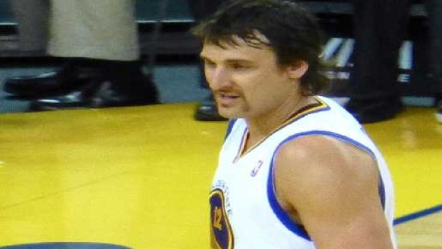  Il campione NBA Bogut dei Golden State Warriors