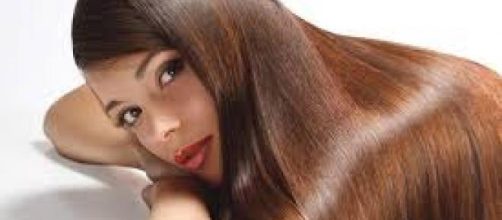 Cabelos com progressiva/botox ou selagem.