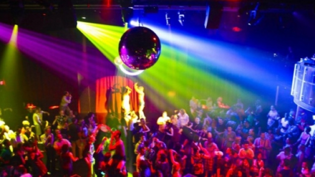 Ferragosto 2015 in Discoteca con tanta musica