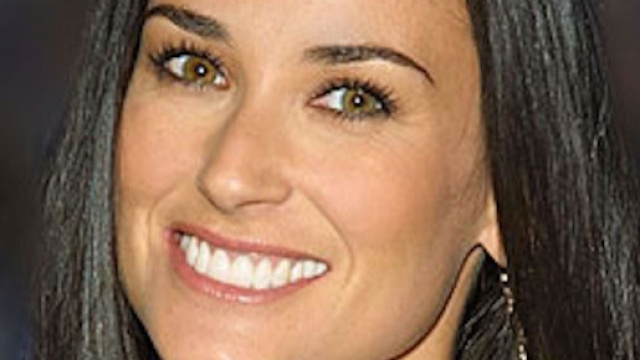 Il viso quadrato di Demi Moore