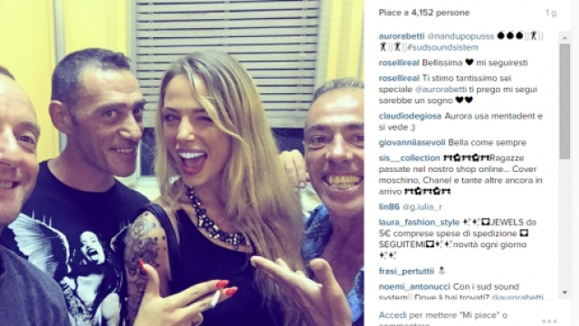 Non &egrave; un vero e proprio selfie quello della Betti