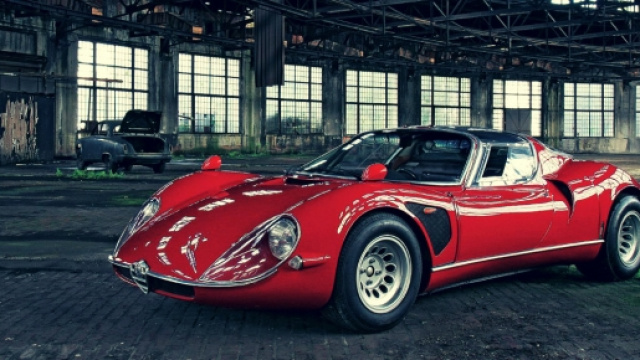 Alfa Romeo 33 Stradale coup&eacute; del 1967.
