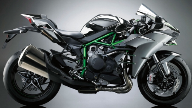 Kawasaki Ninja H2. 210 cavalli con air-box.