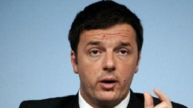 Renzi deve tagliare un po' qui e un po' l&agrave;