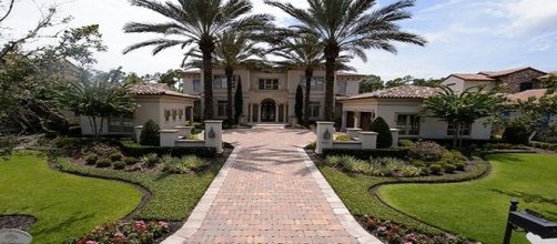 Mans&atilde;o de Luciano e fam&iacute;lia na Fl&oacute;rida