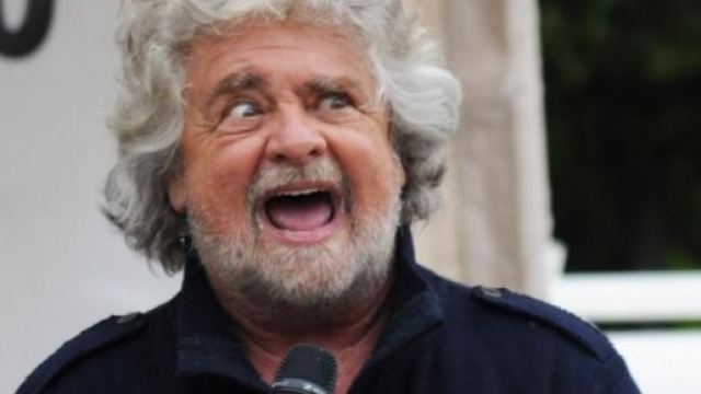 Beppe Grillo in una delle sue tipiche smorfie