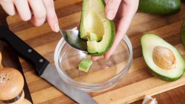 L'avocado pu&ograve; fare molto per la pelle del viso