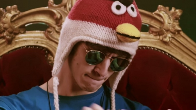 Lorenzo Ostuni alias Favij nella clip di Venditti