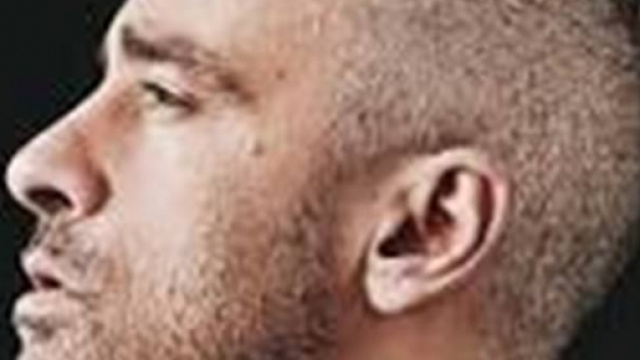 Eros in difesa della figlia Aurora.