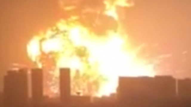 L'esplosione vista da lontano.