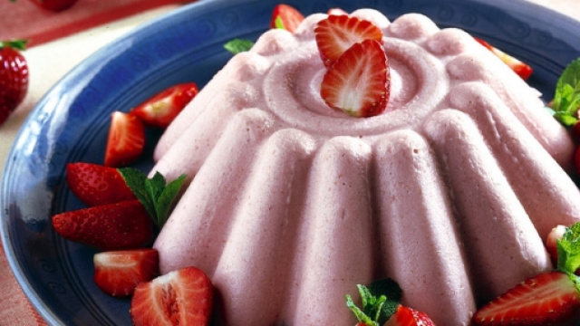 La bavarese con fragoline e panna