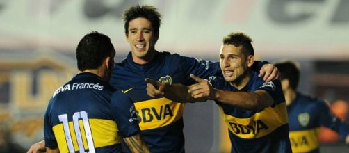 Calleri, P&eacute;rez y T&eacute;vez festejando el gol