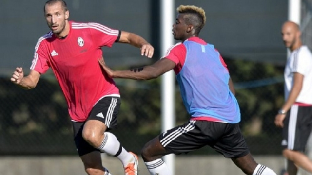 Chiellini e Pogba durante l'allenamento della Juve