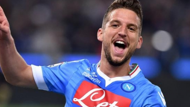 Dries Mertens esulta dopo un gol