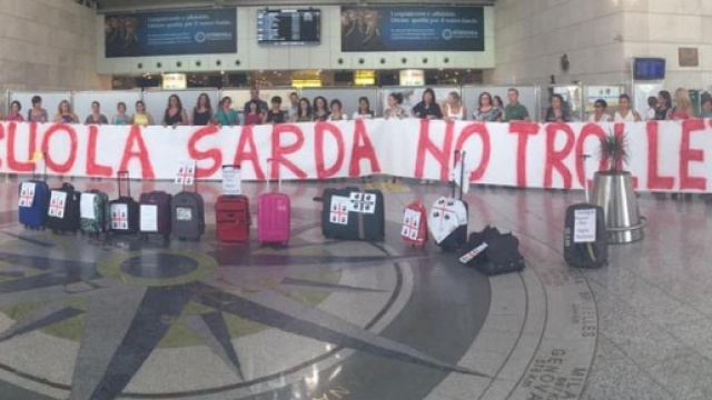 Scuola, Giannini risponde a precari Sardegna
