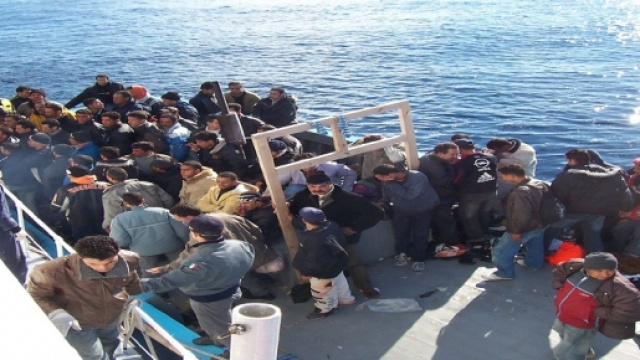 Un barcone sbarcato sulle coste italiane
