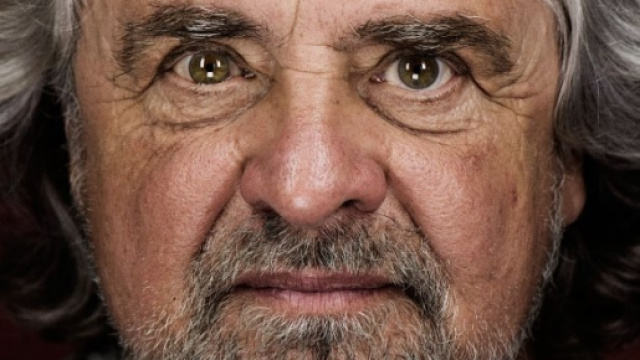 beppe grillo lascia la politica per lo spettacolo