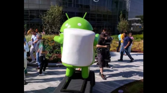 La statua del robot di Android M