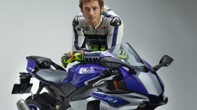 Yamaha YZF-R1 2015. Derivata dalla M1 di Rossi.