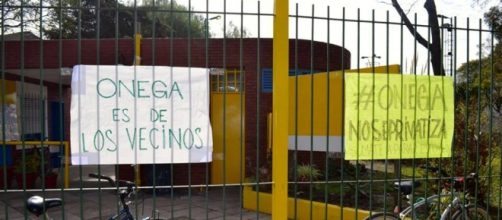 Vecinos resisten privatizaci&oacute;n del 'Poli' Devoto