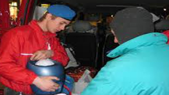 assistenza ad immigrati per strada