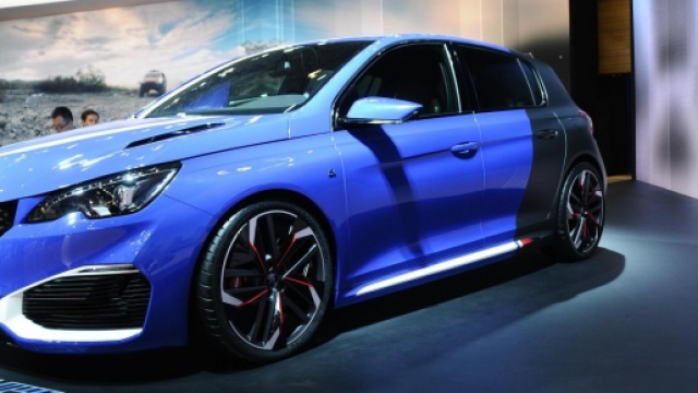 Nuova Peugeot 308 R Hybrid 2015