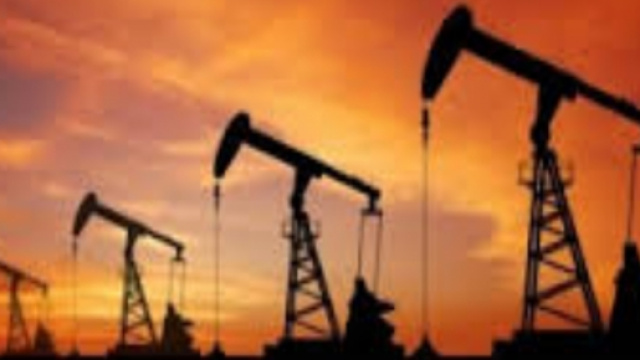 Benzina cara nonostante il petrolio sia sceso