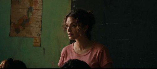 Fotograma de 'La Patota' donde Paulina da la clase