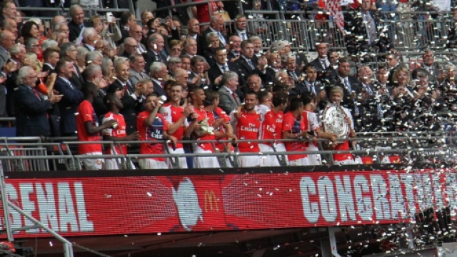 L'Arsenal celebra la vittoria del Community Shield