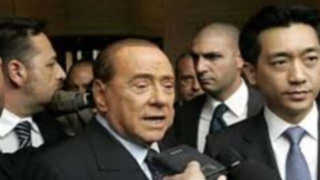 Mr. Bee Taechabol e Berlusconi